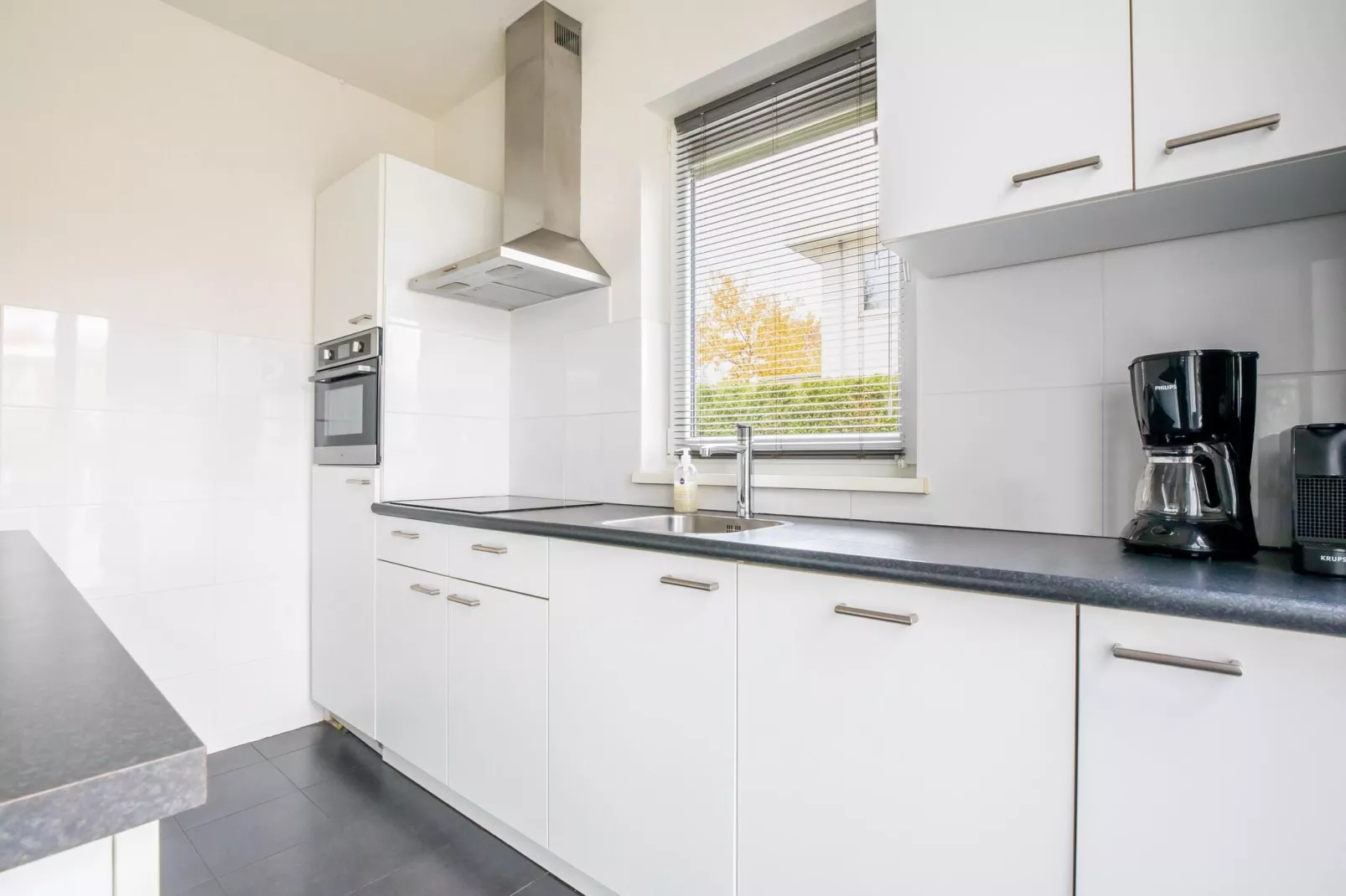 Villa Black & White Harderwijk 209-Kitchen