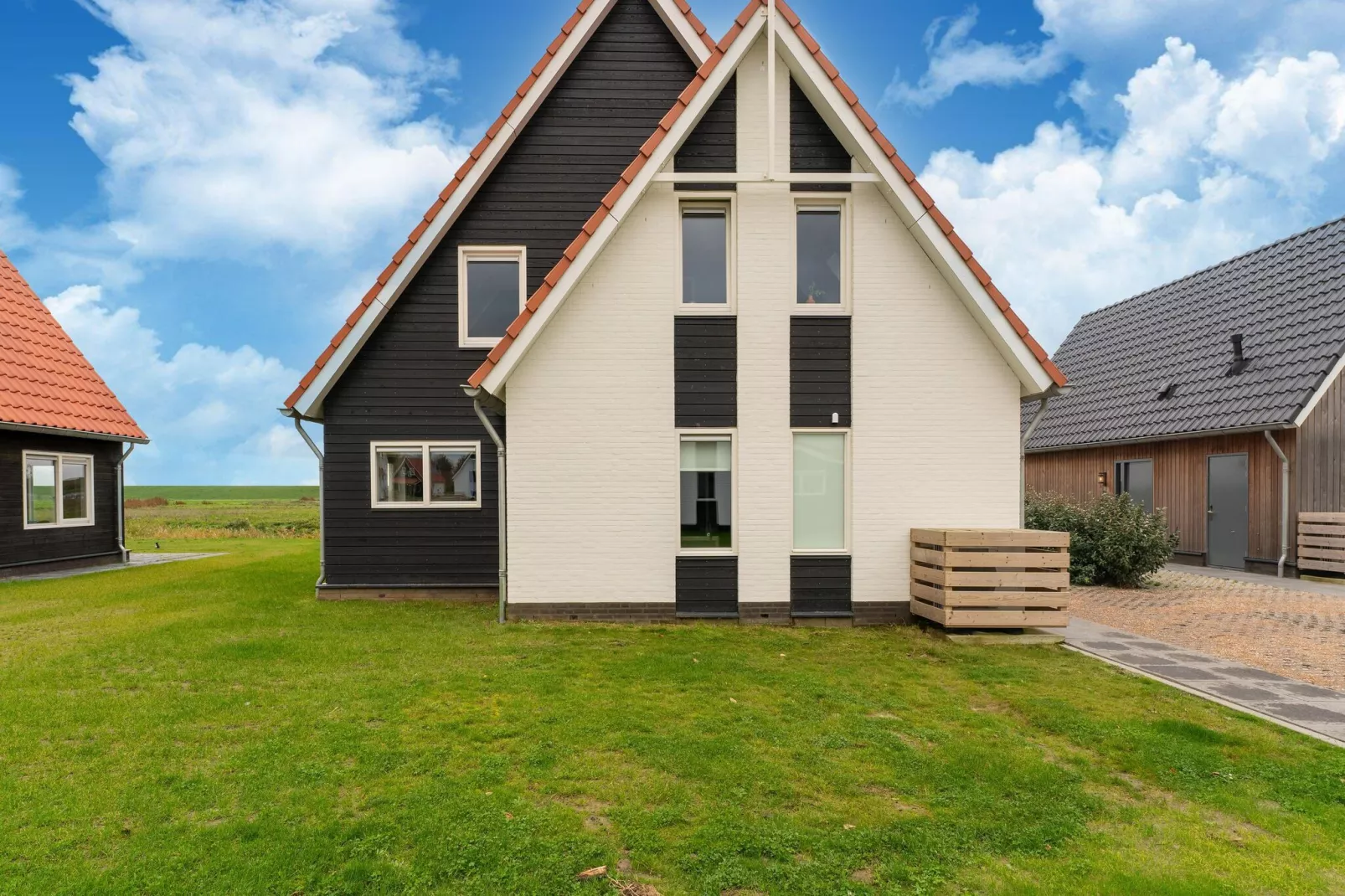 De Pimpelmees Huis Nr 52-Exterior summer