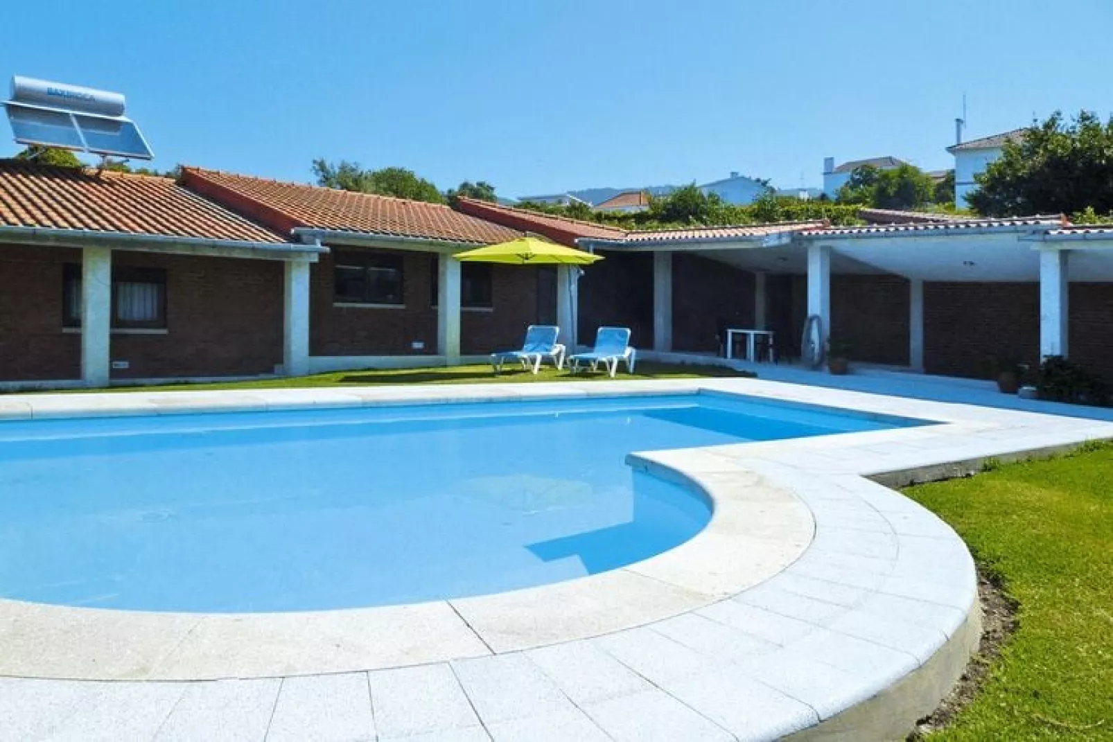 Semi-detached house in Afife-Pool