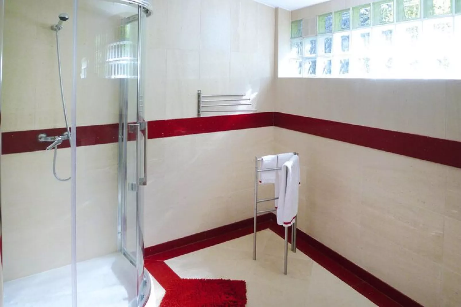 Semi-detached house in Afife-Bathroom
