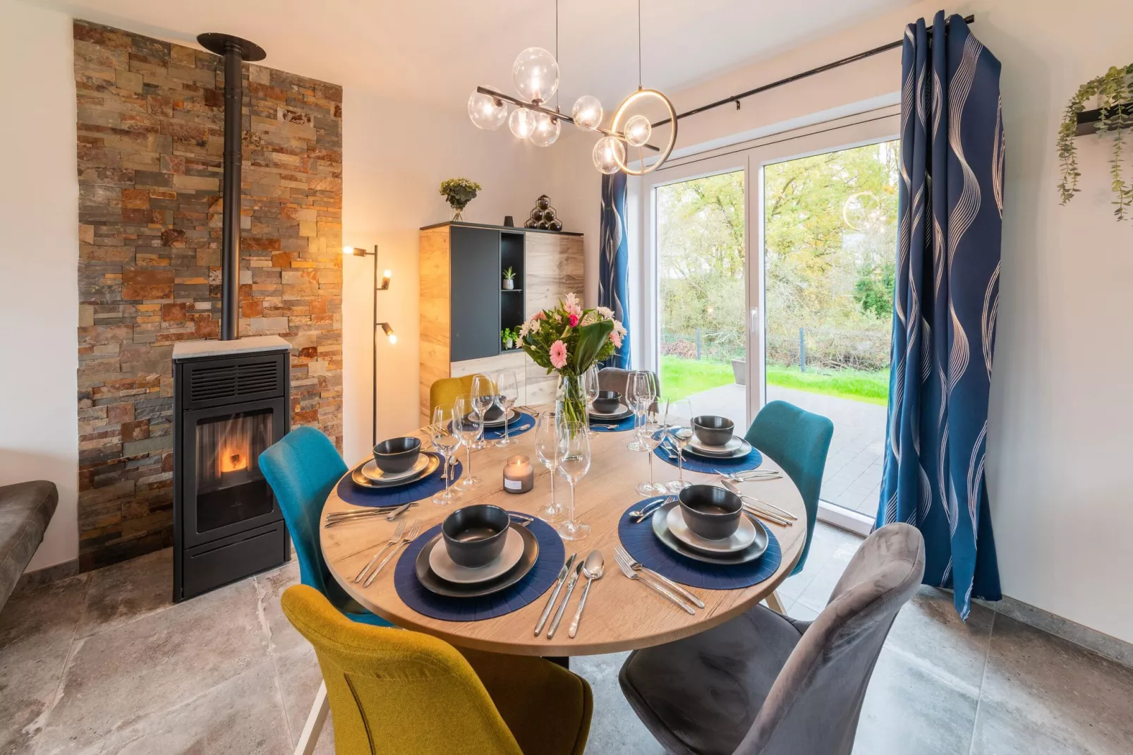 L'Eden d'Evrard-Dining room