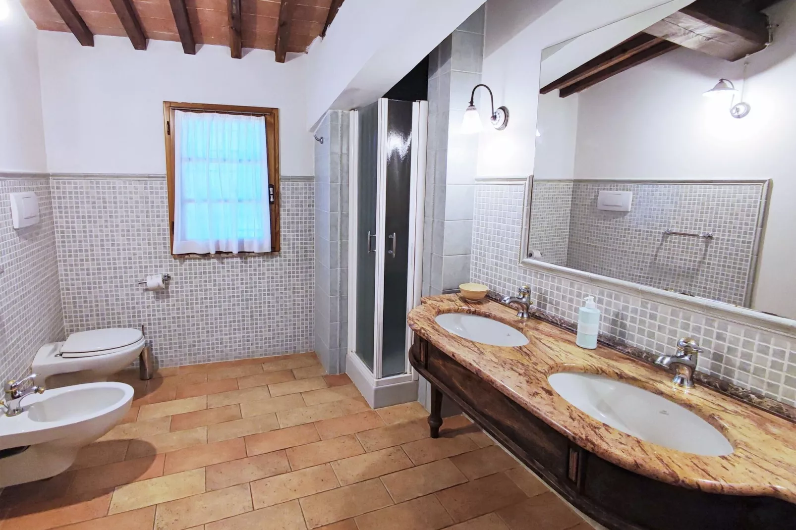 Ginepro-Bathroom