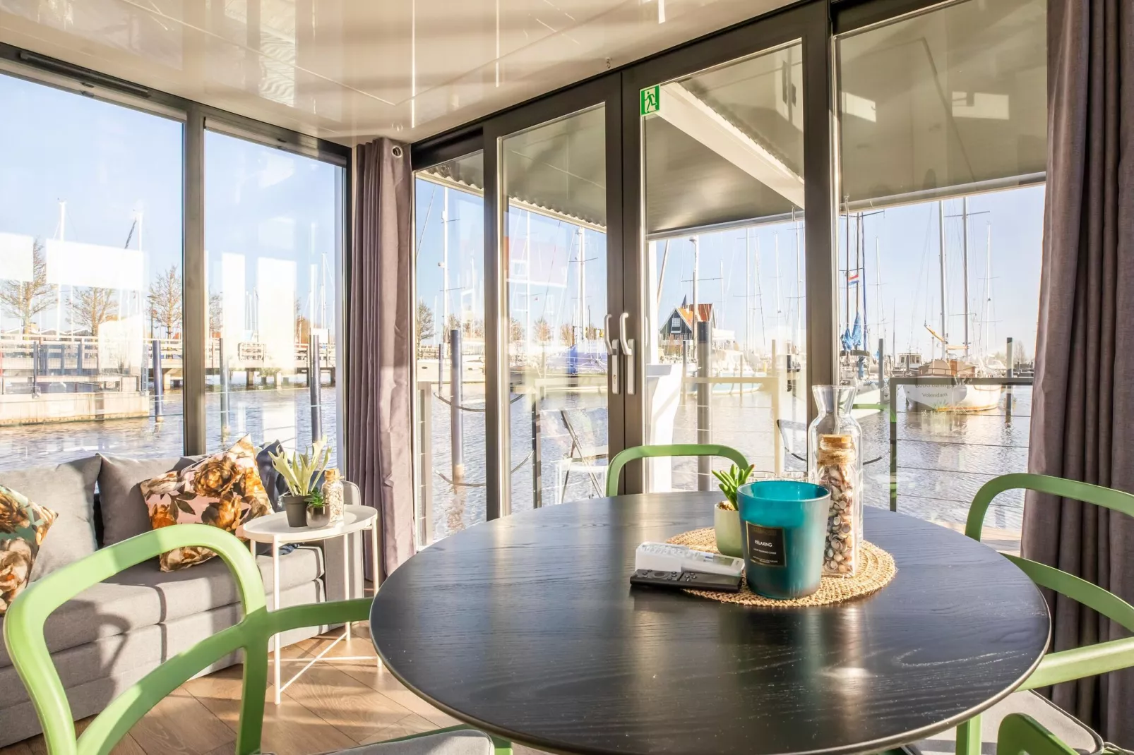 Marina Sunrise-Salon