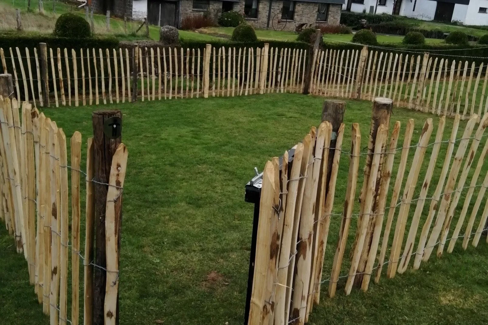 Très belle habitation à Lierneux pour 8 adultes-Jardin d'été