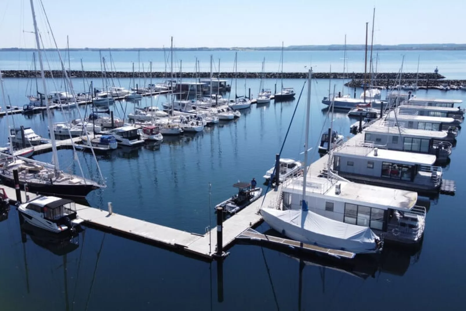Hausboot Family & Friends LP2 / 1-2 Personen-Areas summer 1km