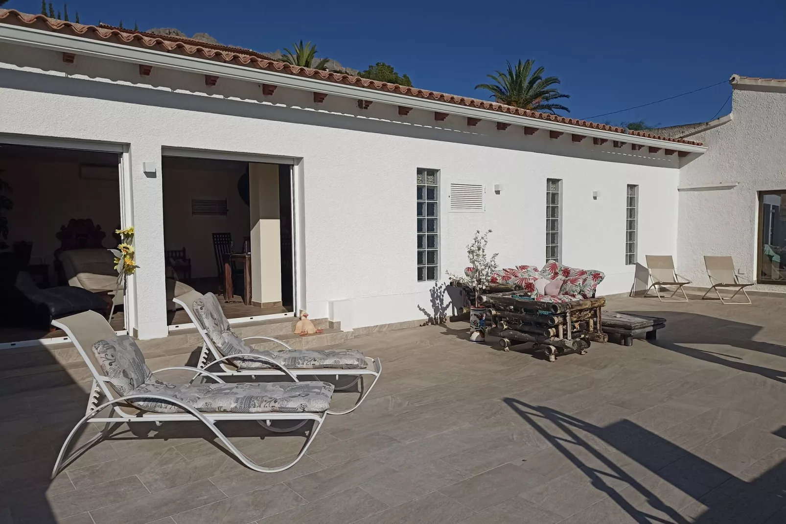 La Serella-Exterior summer