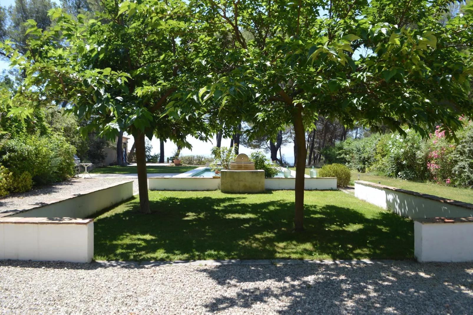 Clos de la colle-Gardens summer