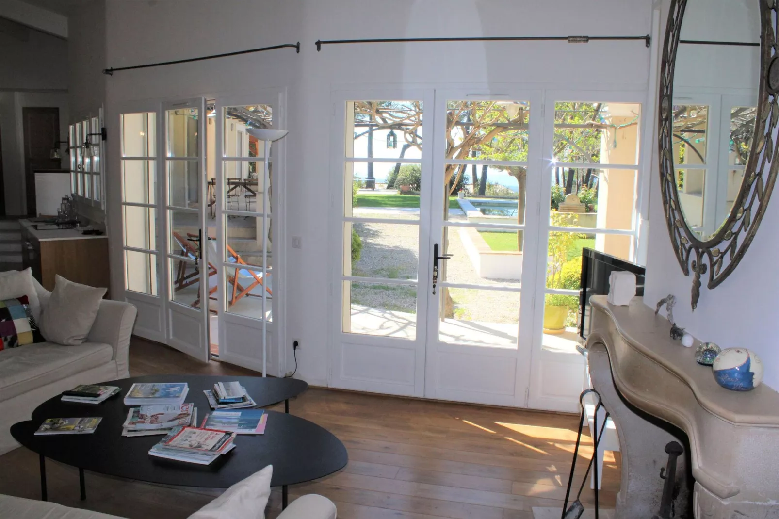 Clos de la colle-Living room
