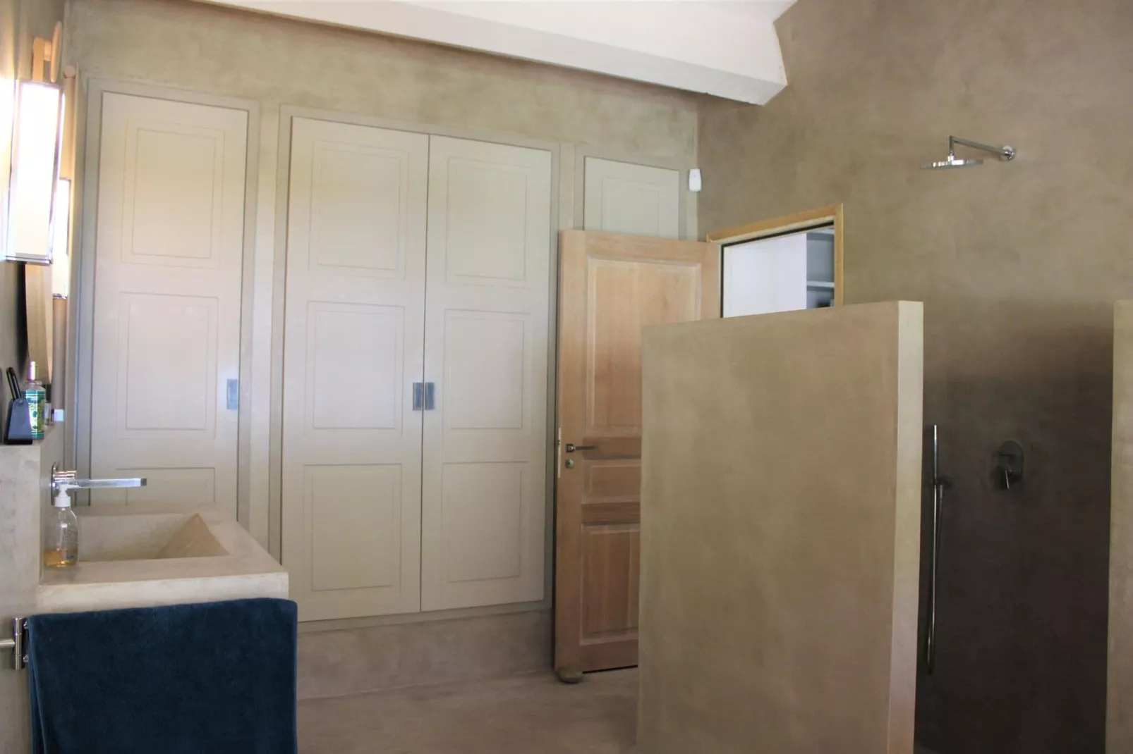 Clos de la colle-Bathroom