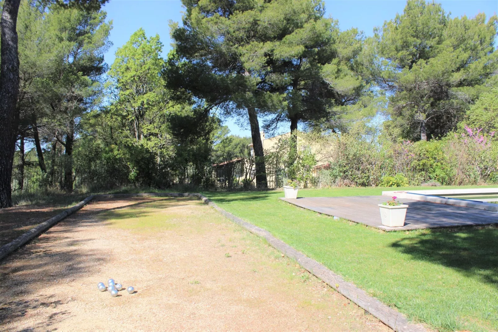 Clos de la colle-Gardens summer