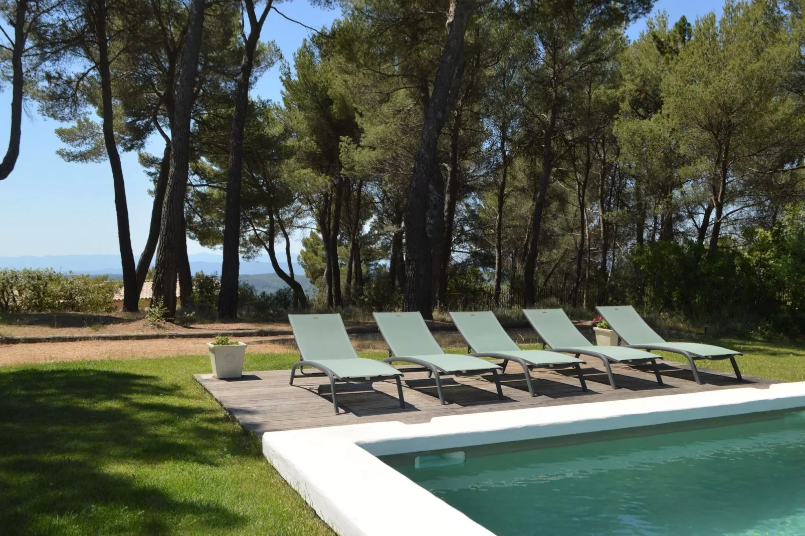 Clos de la colle-Gardens summer
