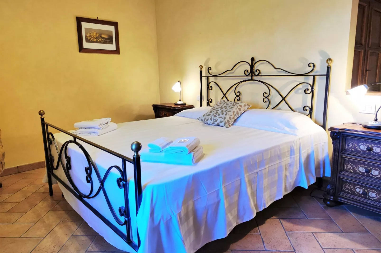 Mimosa-Bedroom