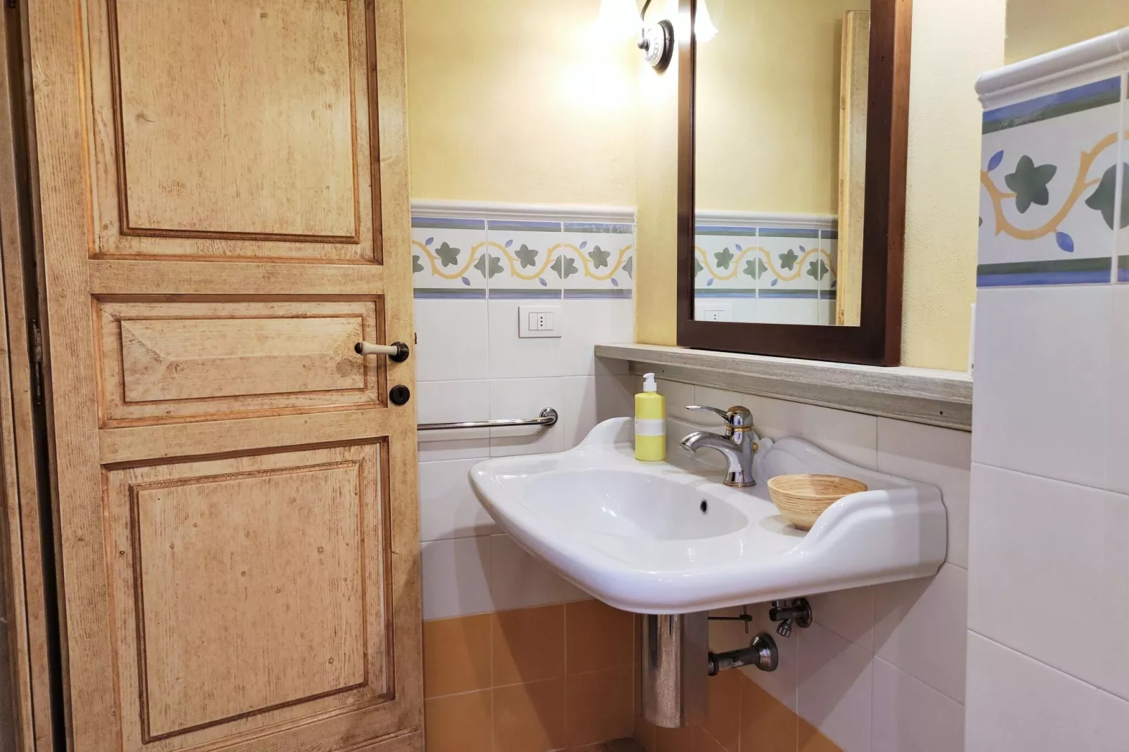 Mimosa-Bathroom