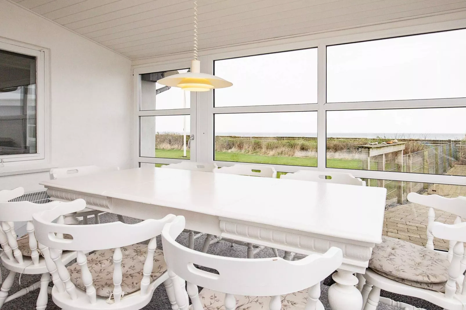 Panoramic Waterside Retreat-By Traum-Indoor