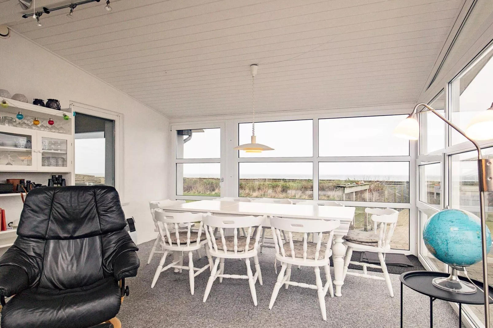 Panoramic Waterside Retreat-By Traum-Indoor