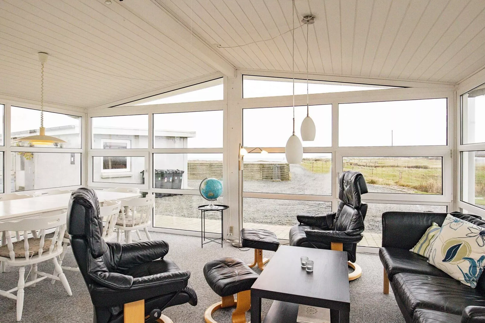 Panoramic Waterside Retreat-By Traum-Indoor