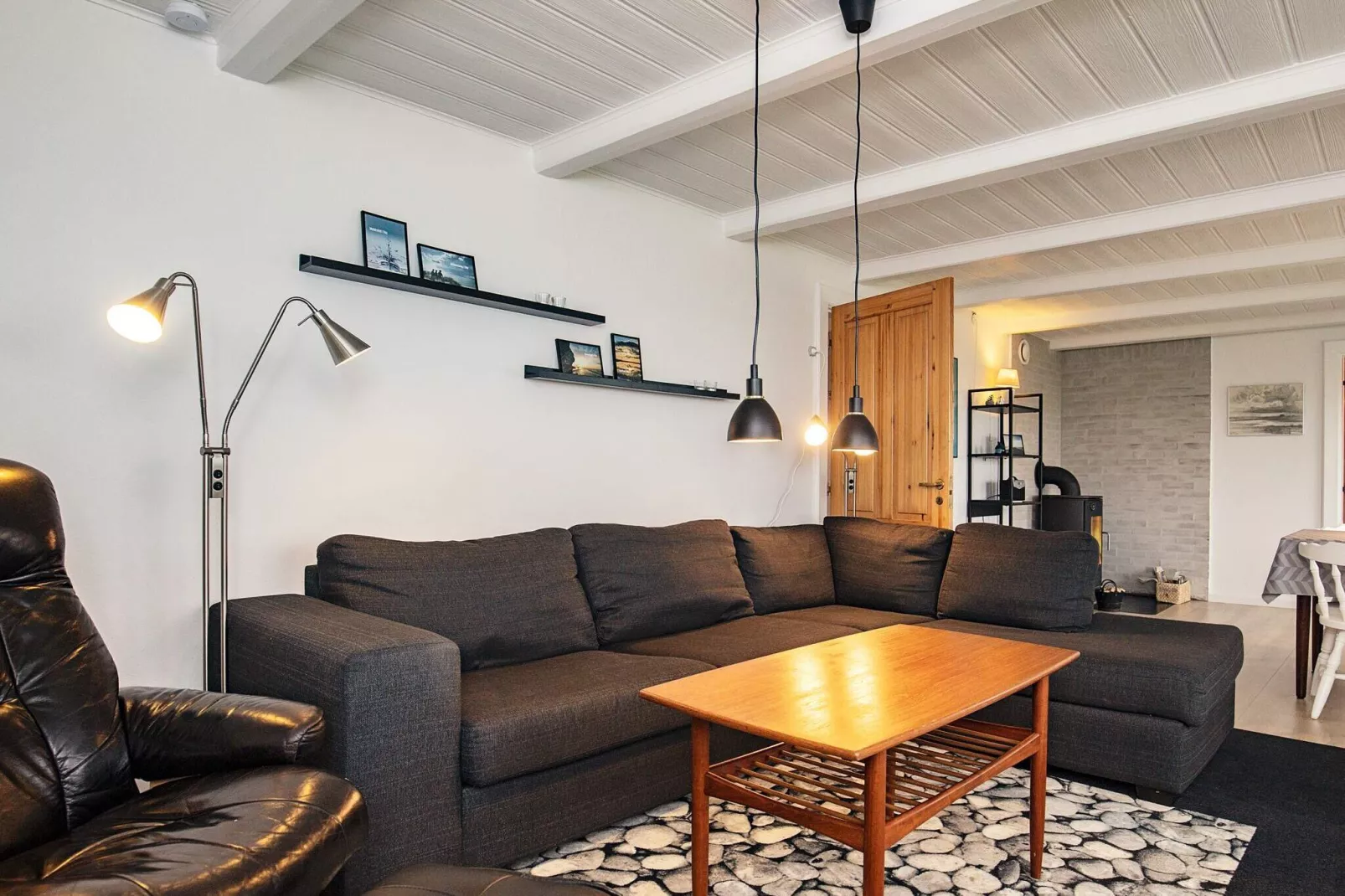 Panoramic Waterside Retreat-By Traum-Indoor
