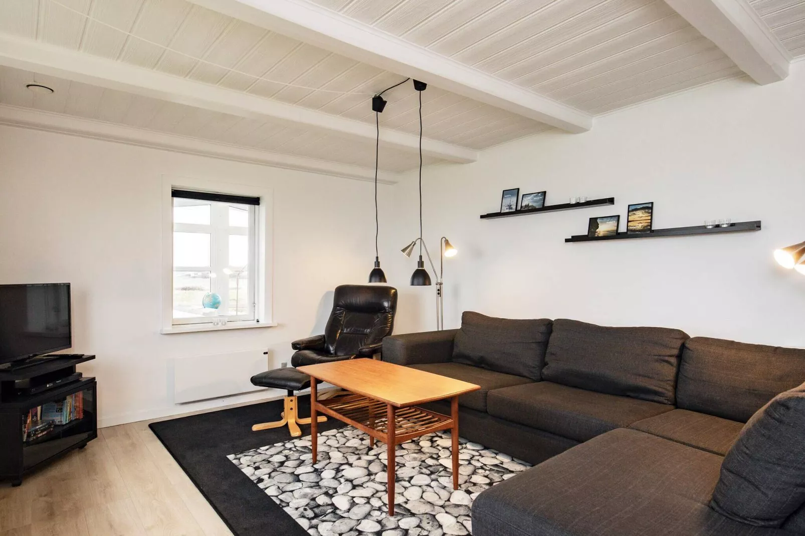 Panoramic Waterside Retreat-By Traum-Indoor