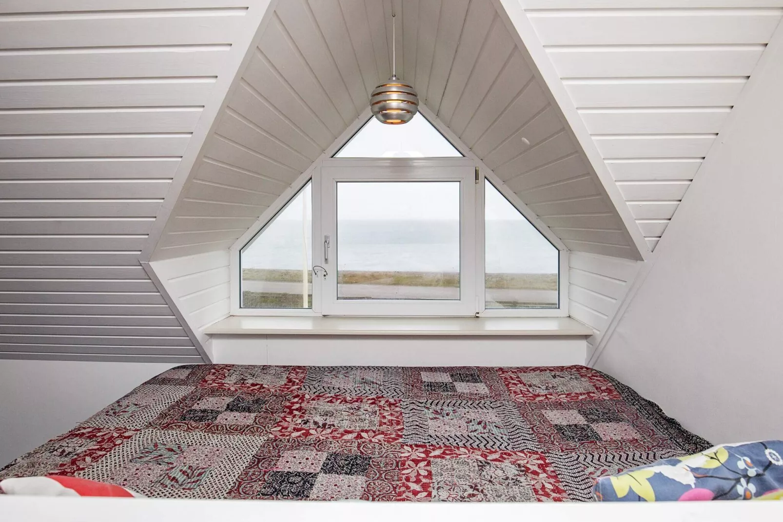 Panoramic Waterside Retreat-By Traum-Indoor