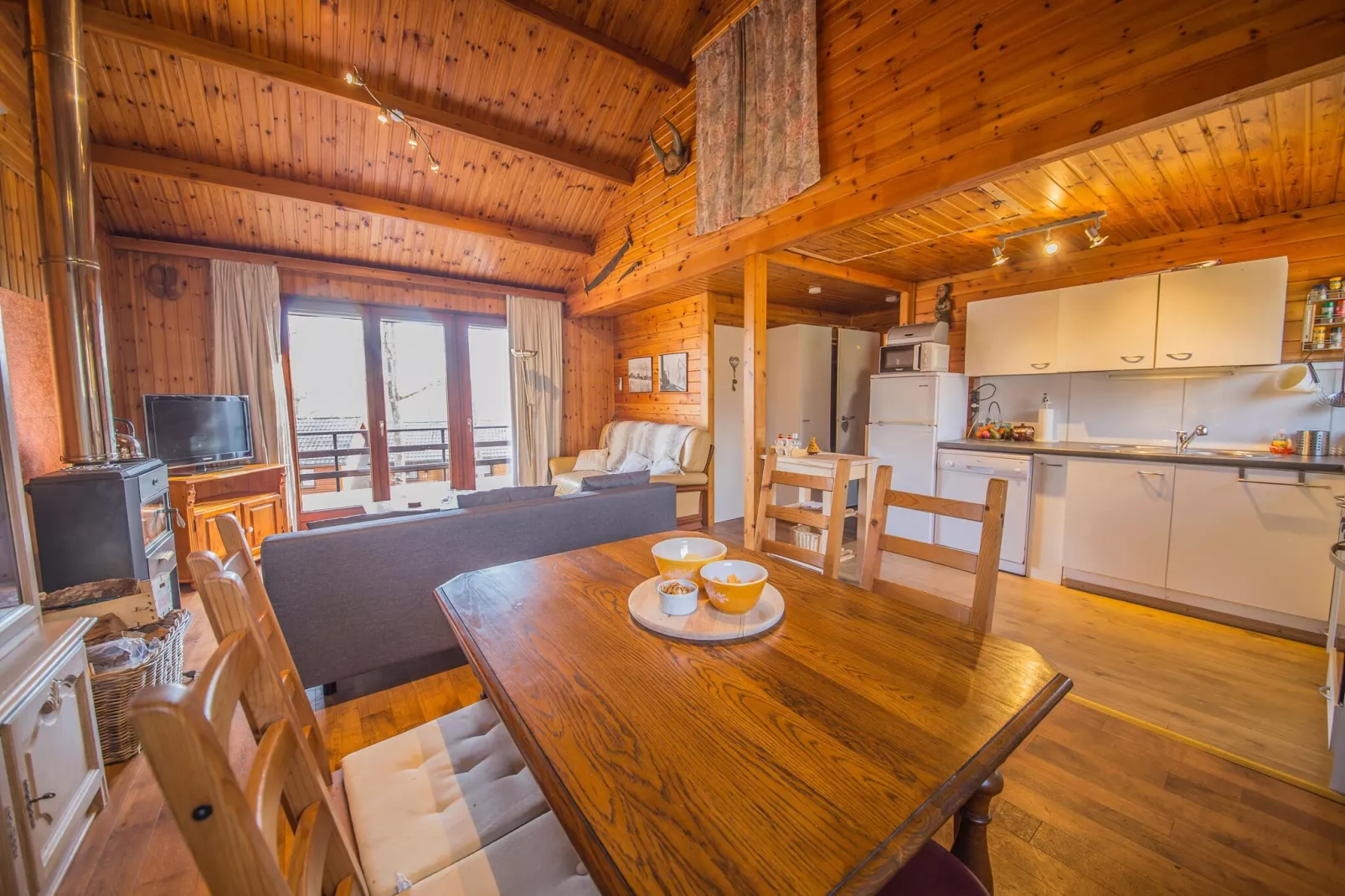 Fluffy's home-Dining room