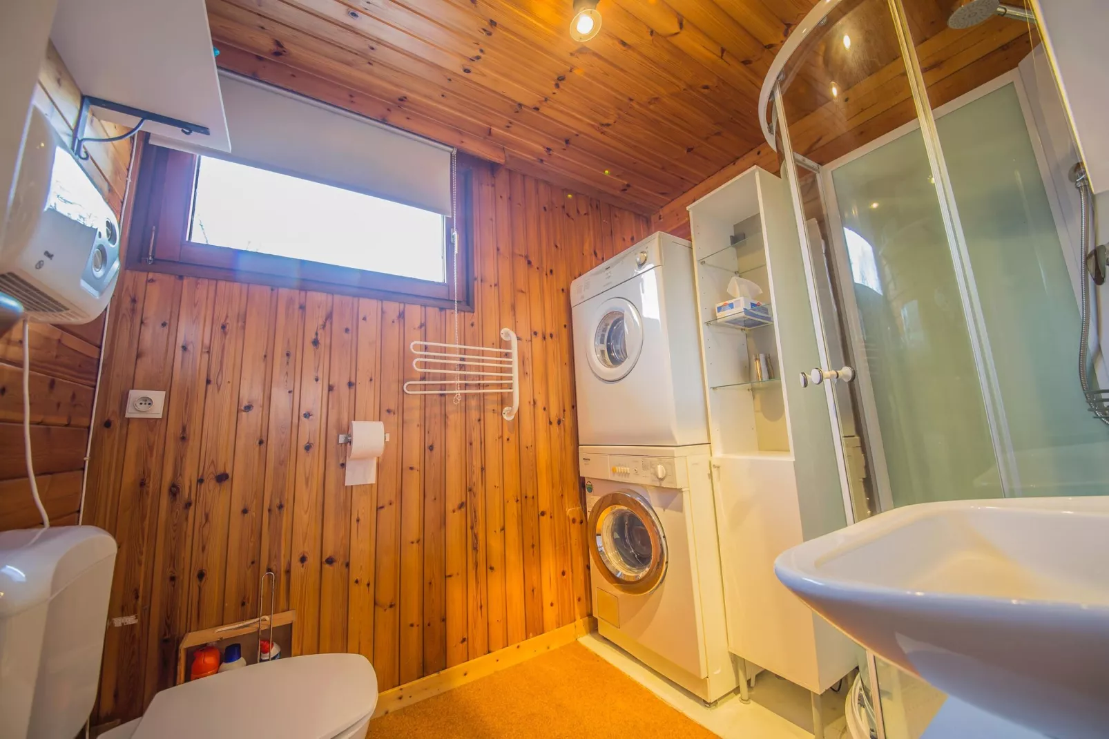 Fluffy's home-Bathroom