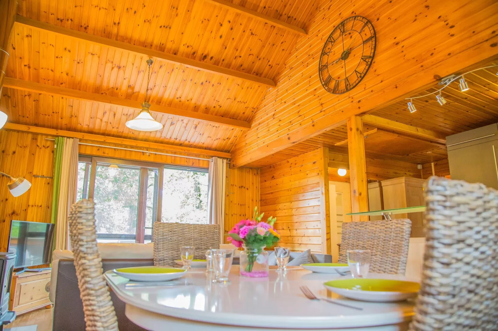 Au Petit Bonheur-Salle à manger