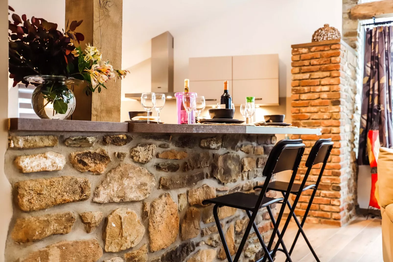 Escale J-P-Dining room