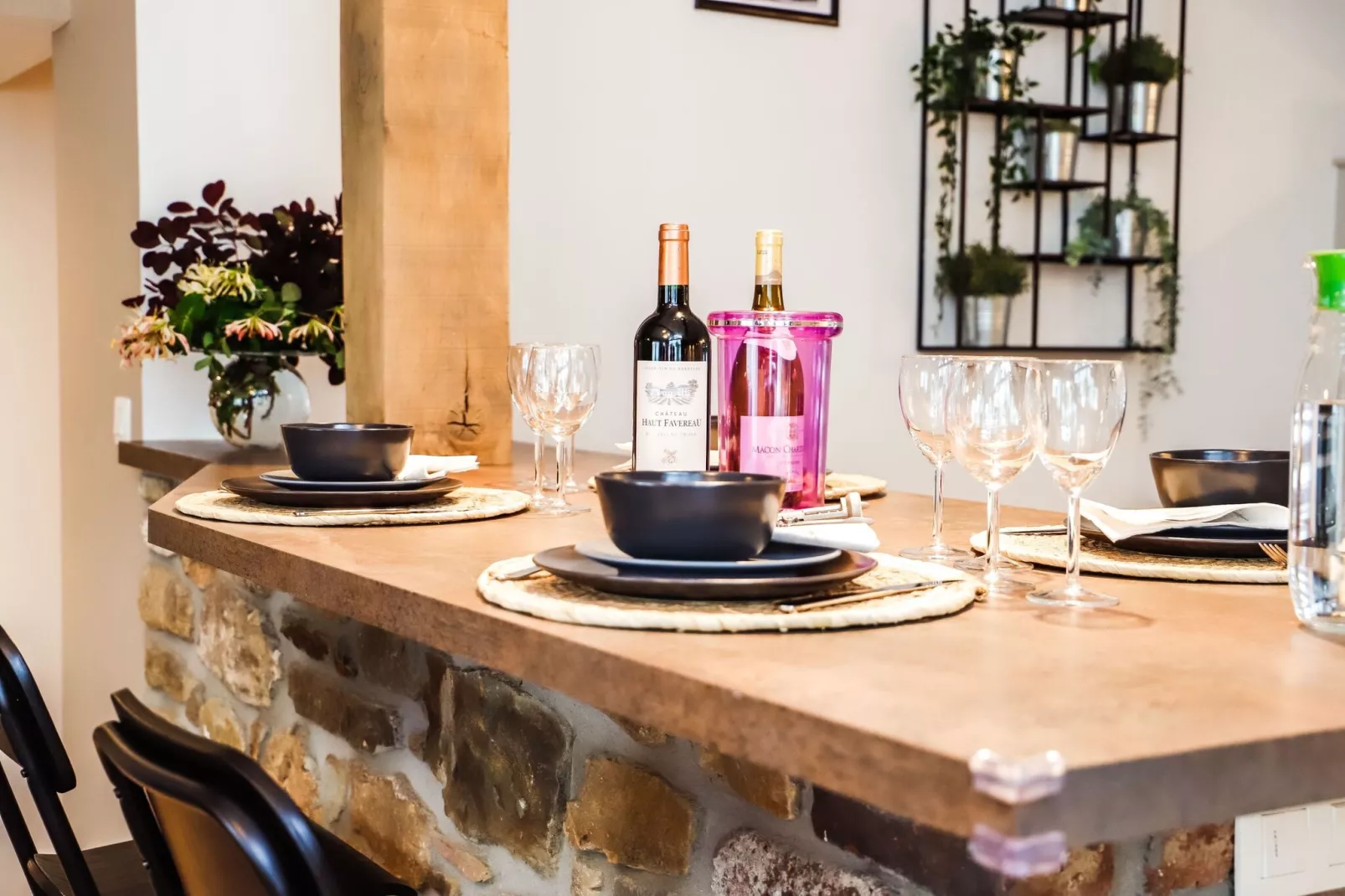 Escale J-P-Dining room