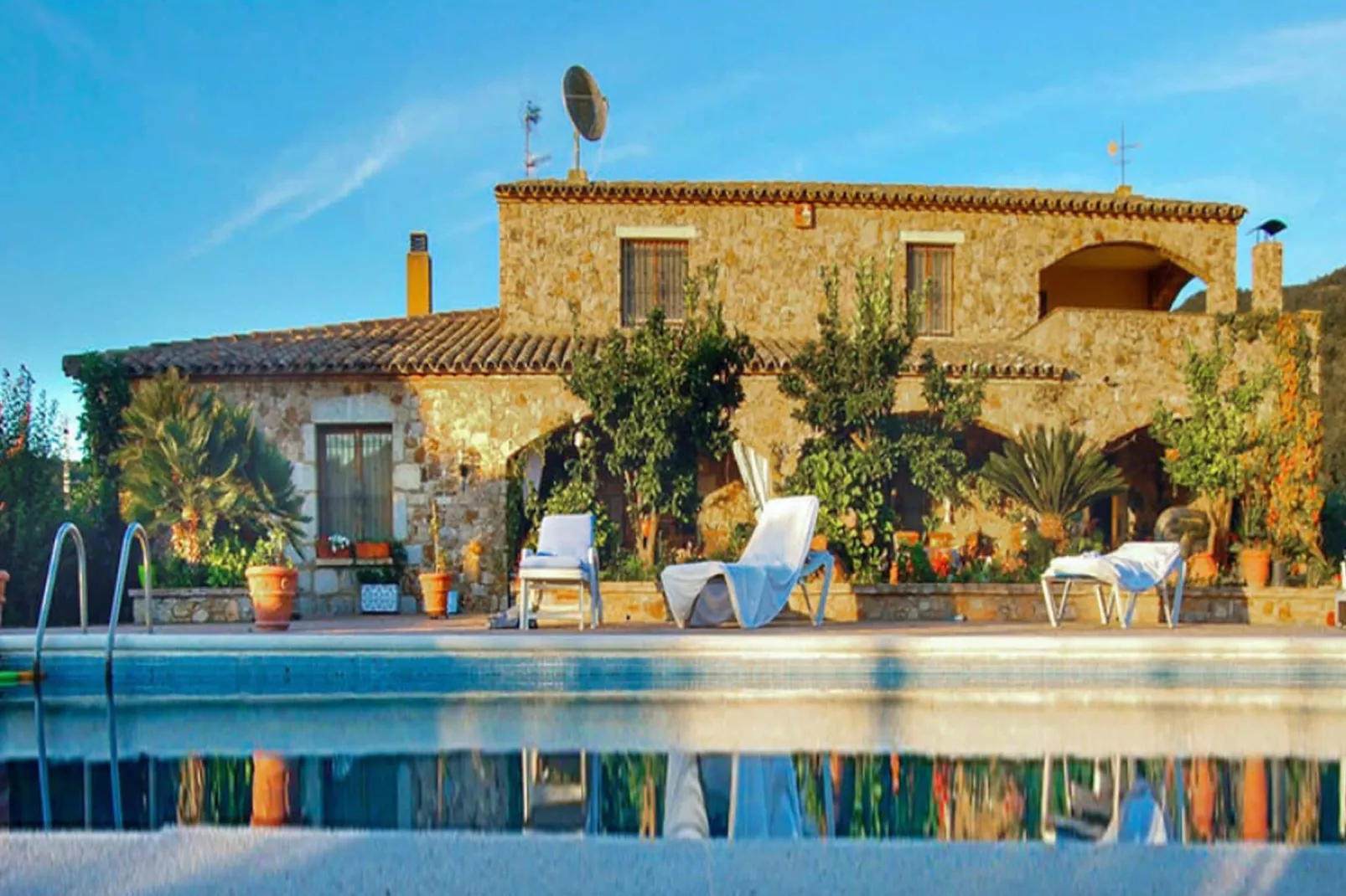 Villa Mas Artigues-Exterior summer