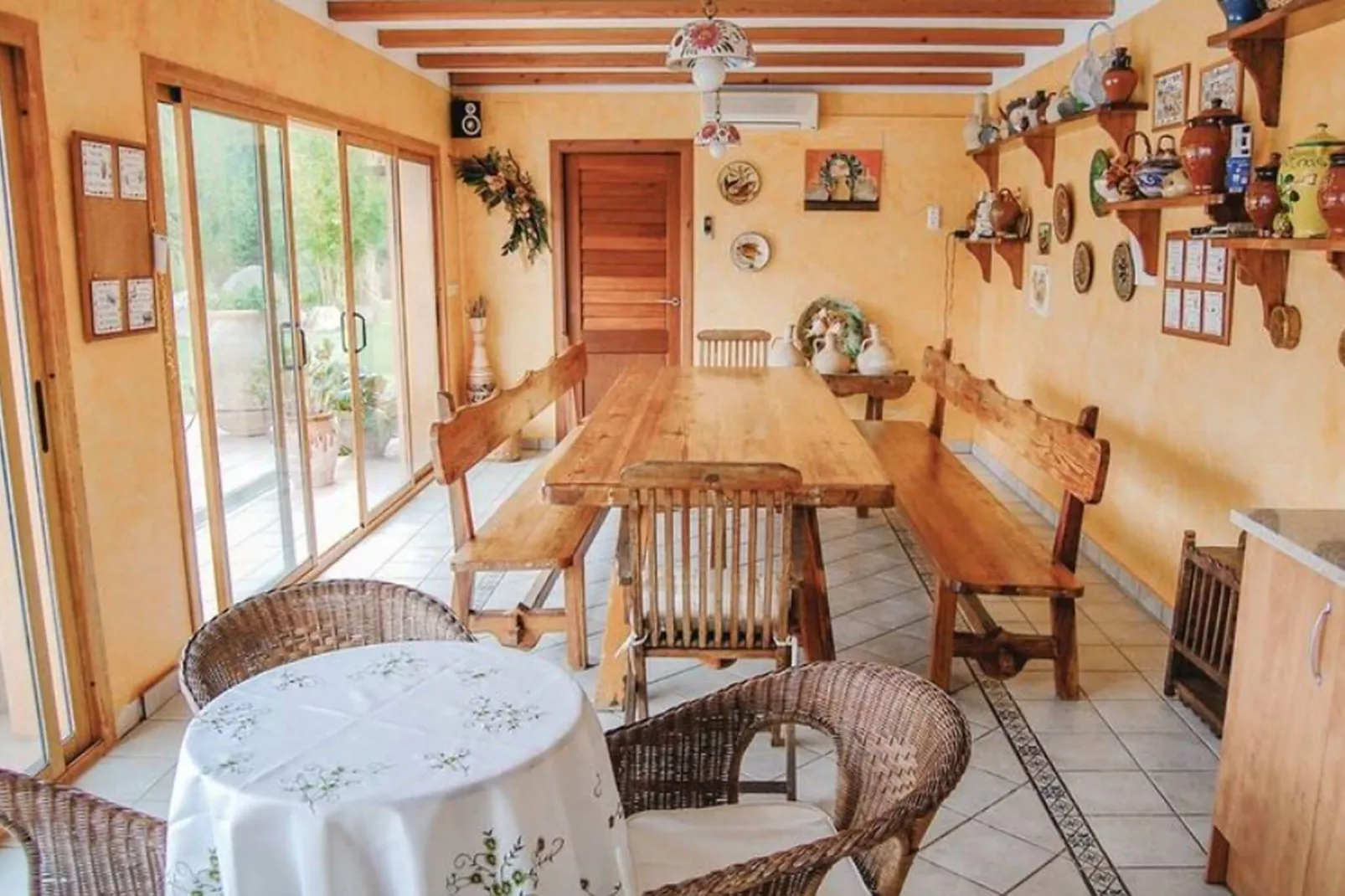 Villa Mas Artigues-Dining room