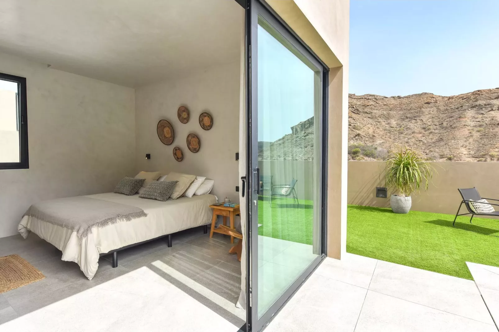 VILLA ALMADIES TAURO-Schlafzimmer