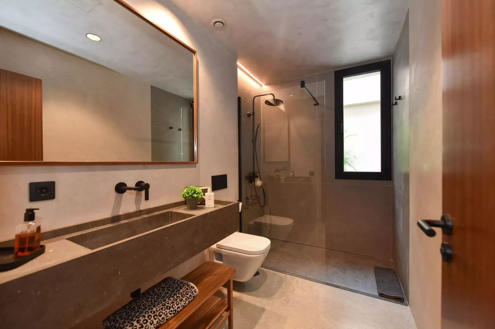 VILLA ALMADIES TAURO-Badezimmer