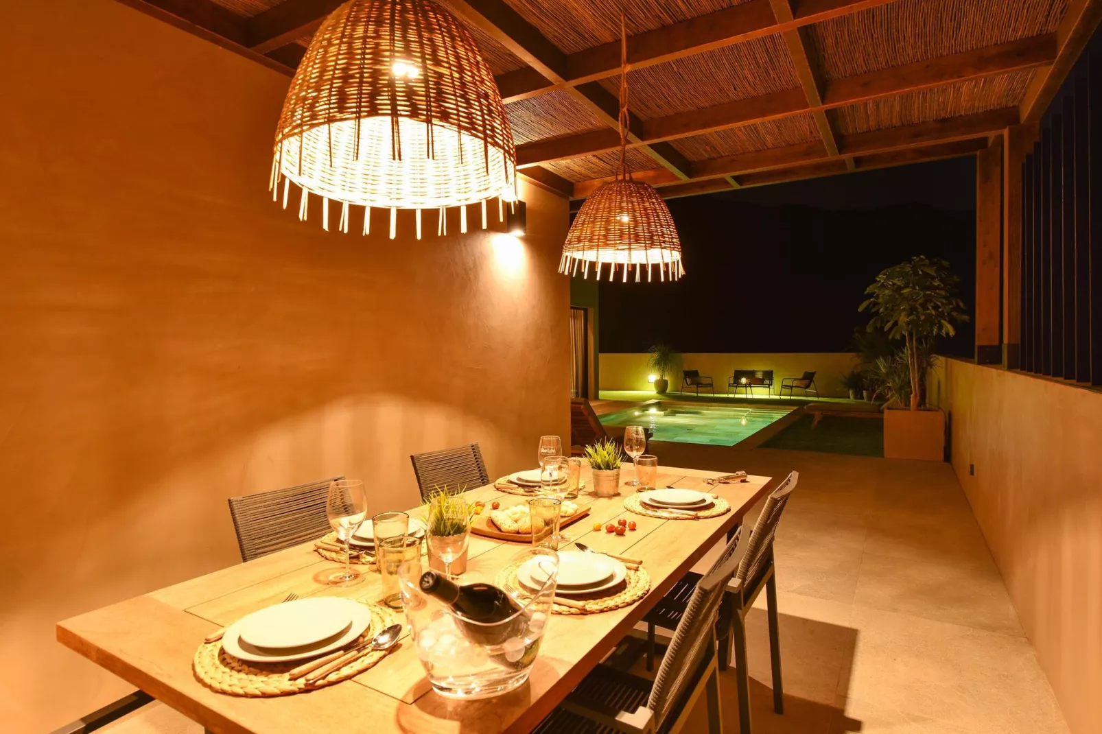 VILLA ALMADIES TAURO-Ambiente