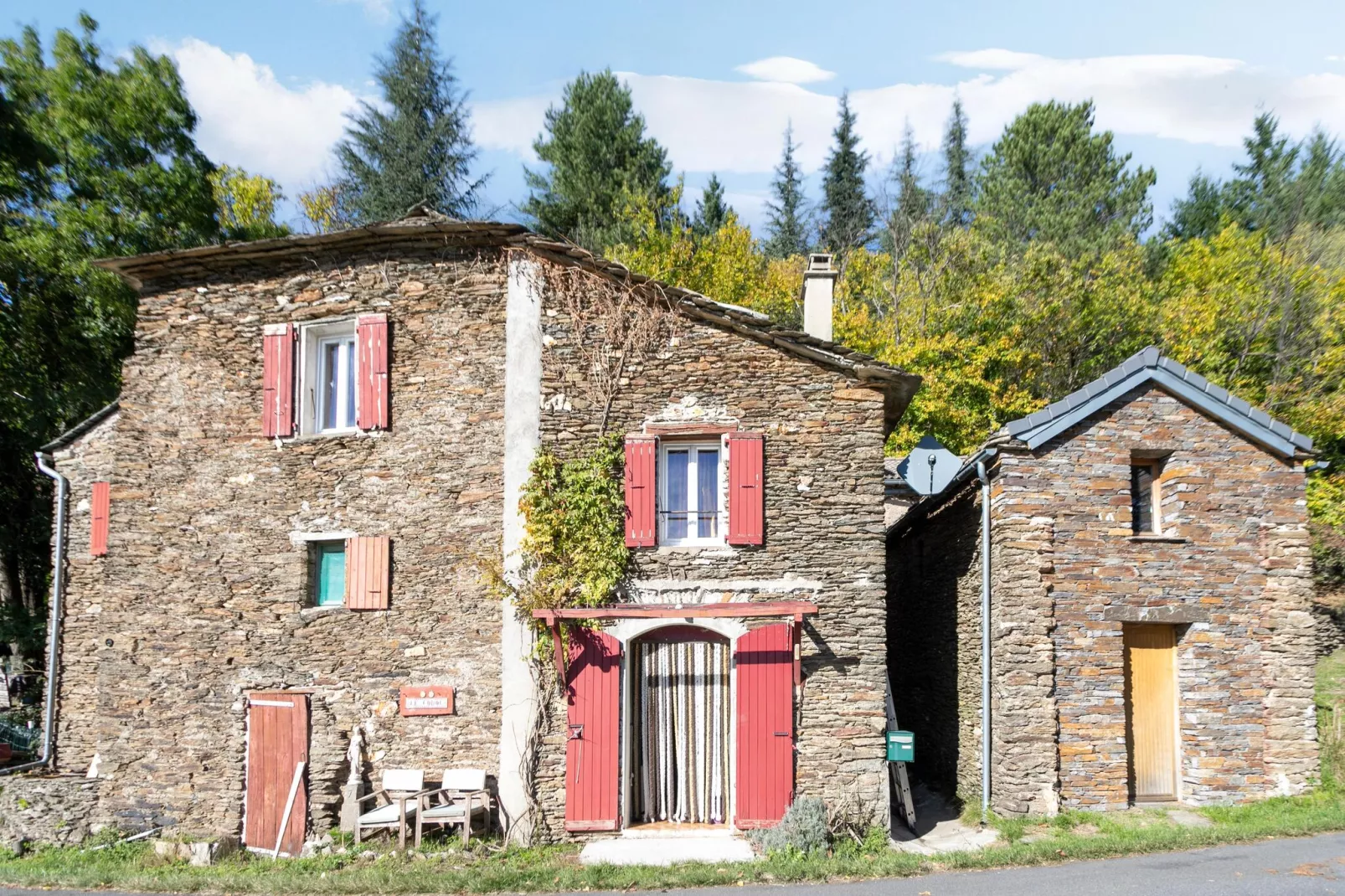 La Chataigne-Exterior summer