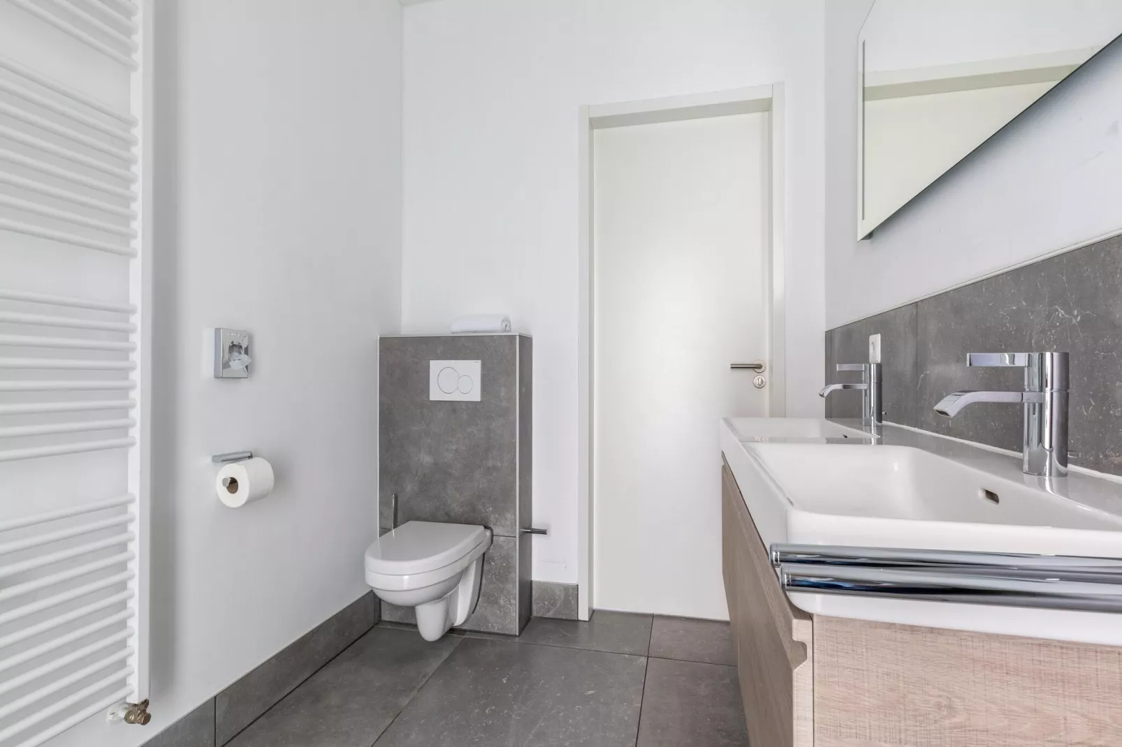 Villa Luxury Harderwijk 243-Bathroom