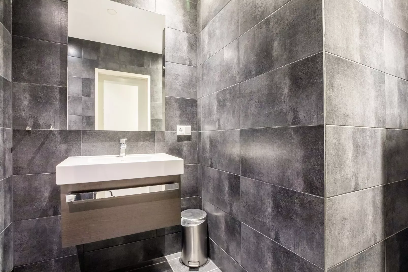 Villa Black & White Harderwijk 209-Bathroom
