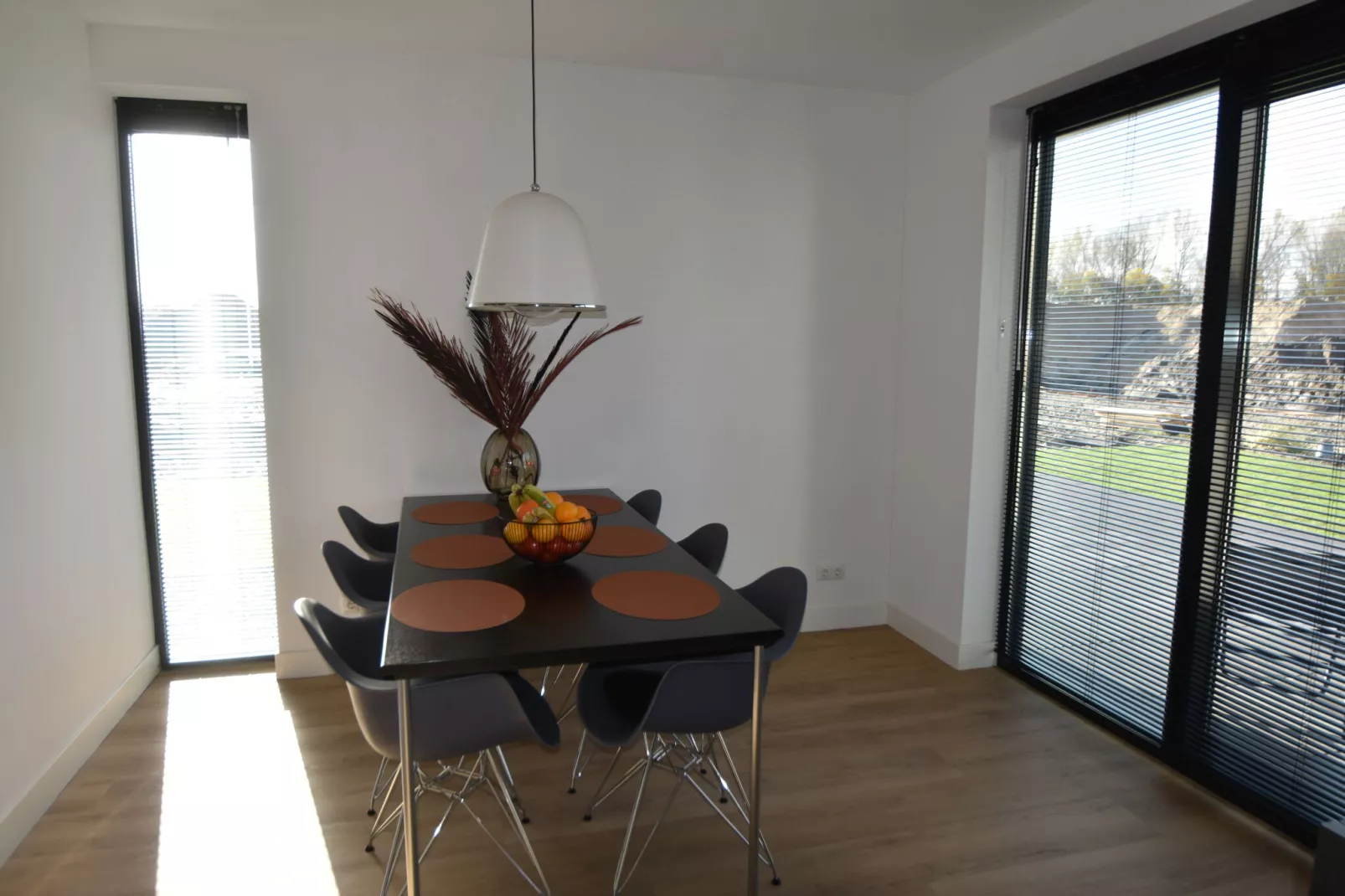 Sub Mari 577-Dining room