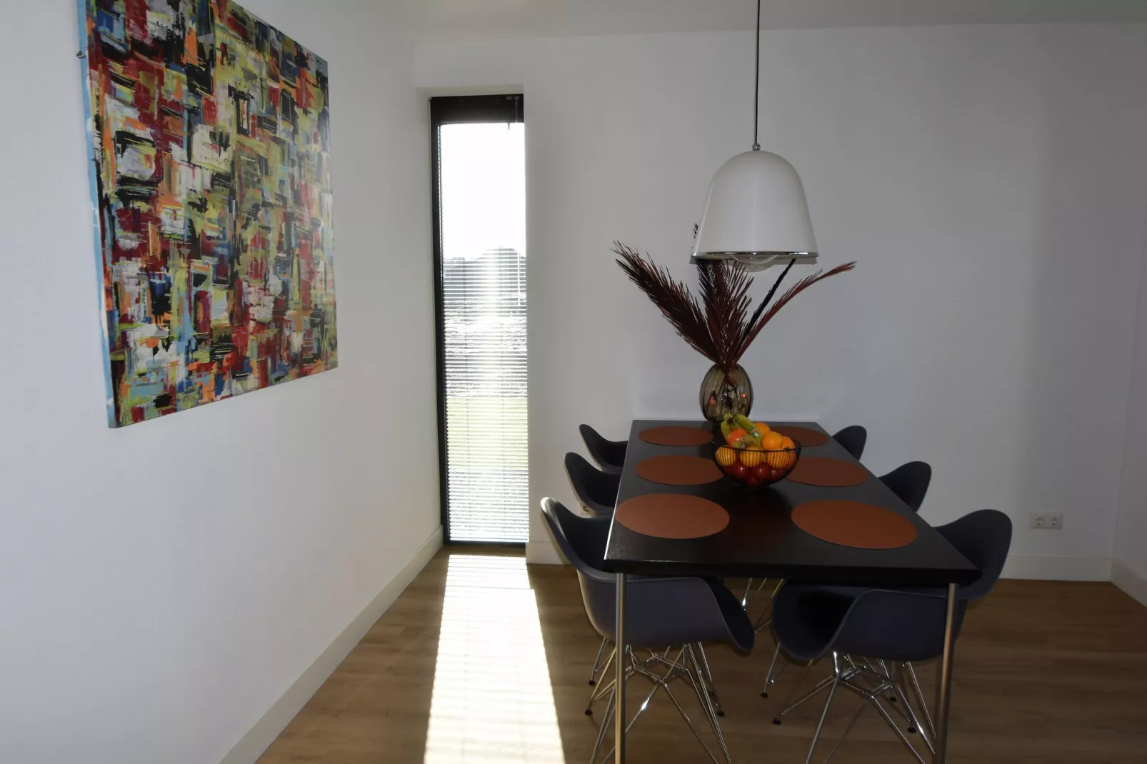 Sub Mari 577-Dining room