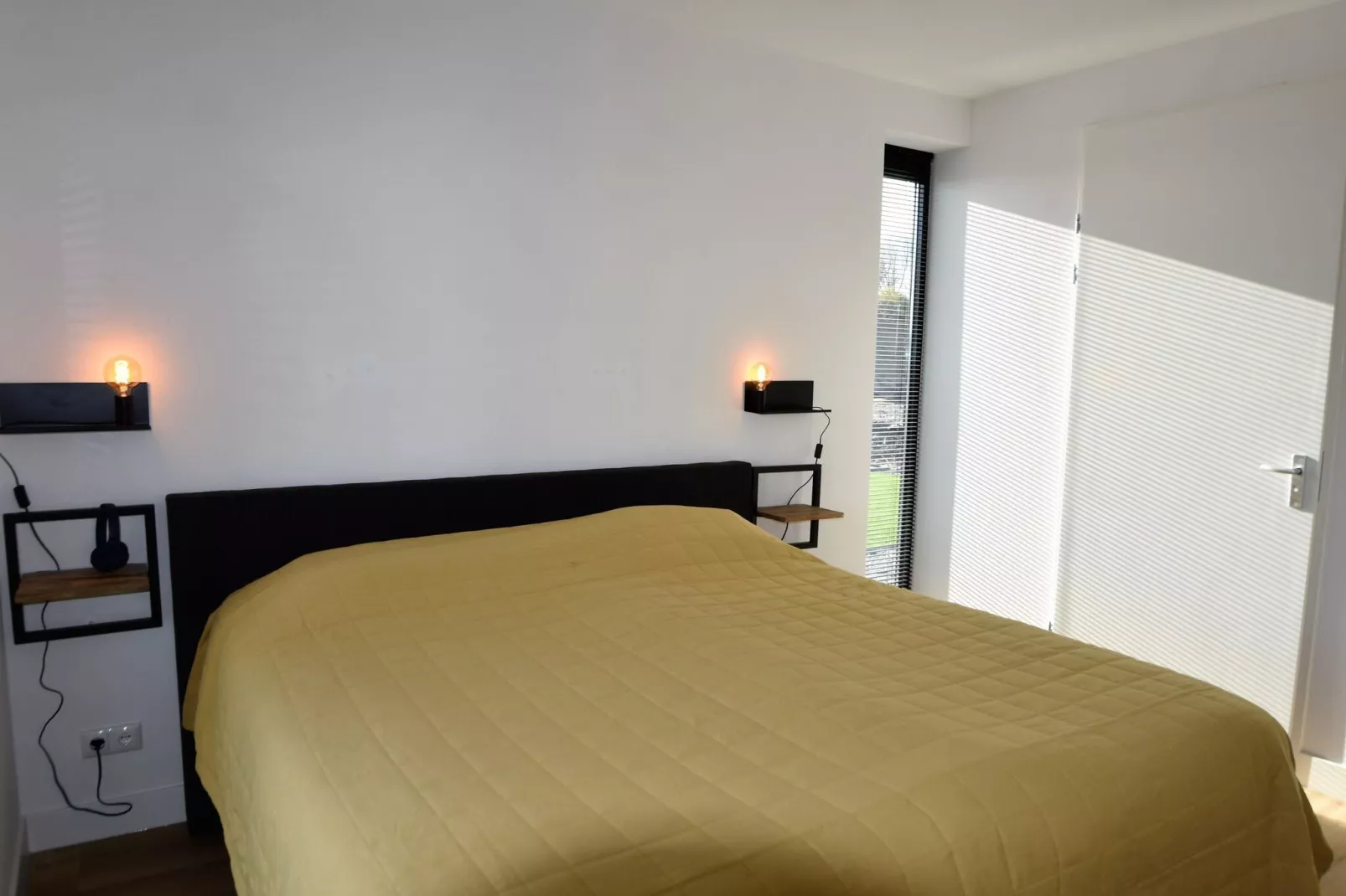 Sub Mari 577-Bedroom