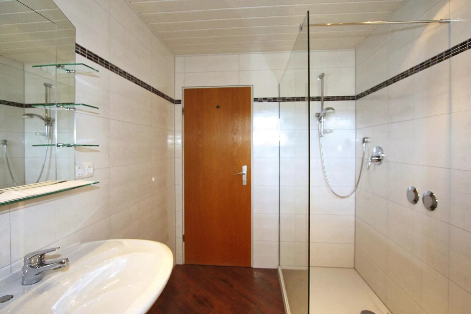 Toni Apartment 4 - 42 qm-Bathroom