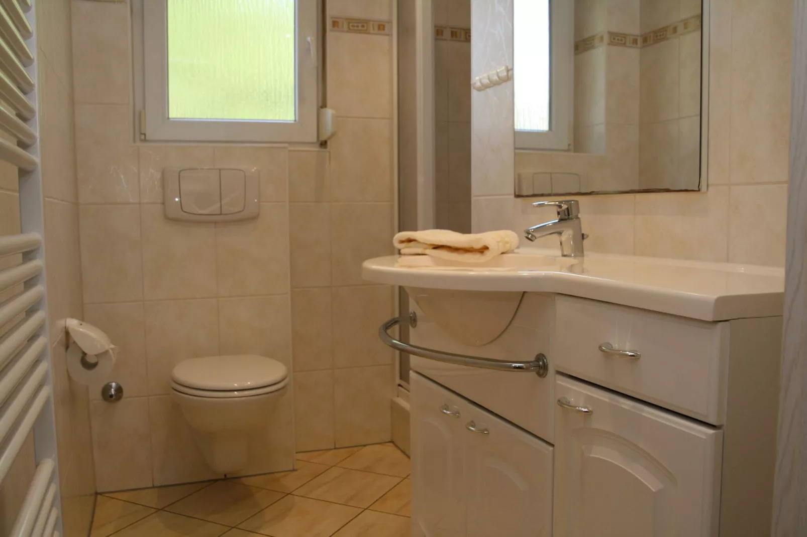 Terrasse 1 37 qm-Bathroom