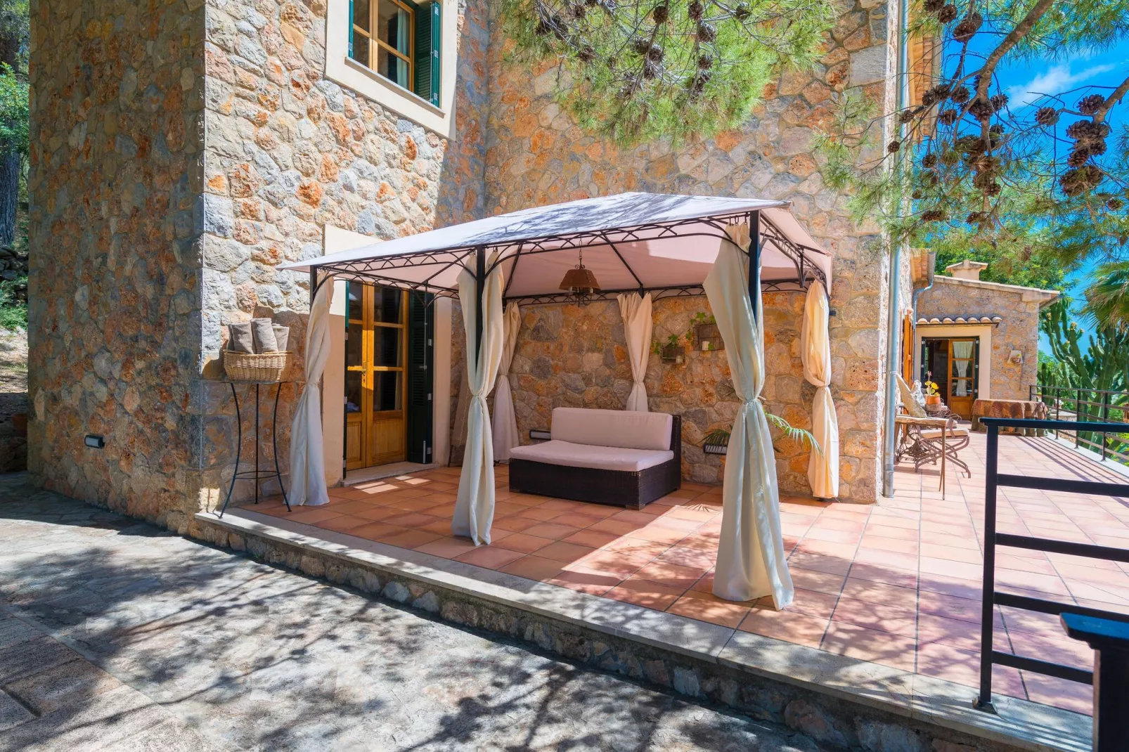 Es Pinar-Exterior summer