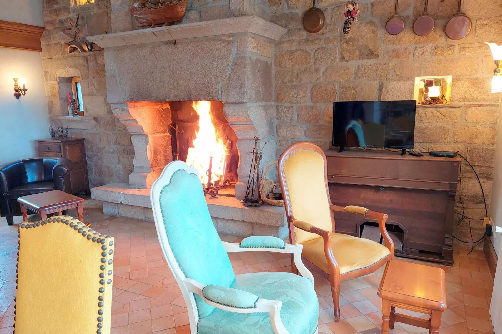 Granitsteinhaus in St Pol-de-Léon-Living room