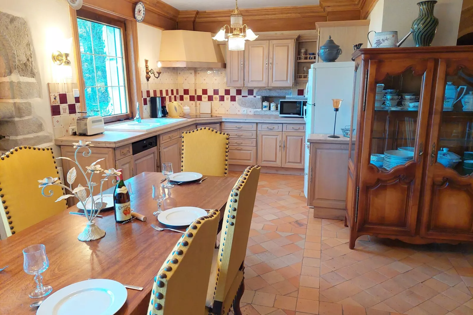 Granitsteinhaus in St Pol-de-Léon-Dining room