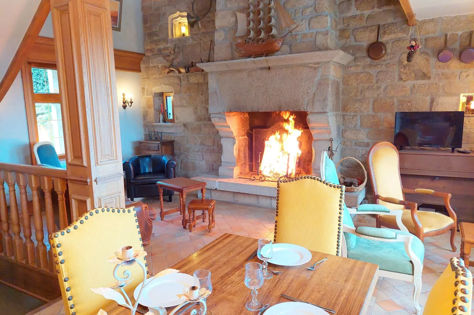 Granitsteinhaus in St Pol-de-Léon-Dining room