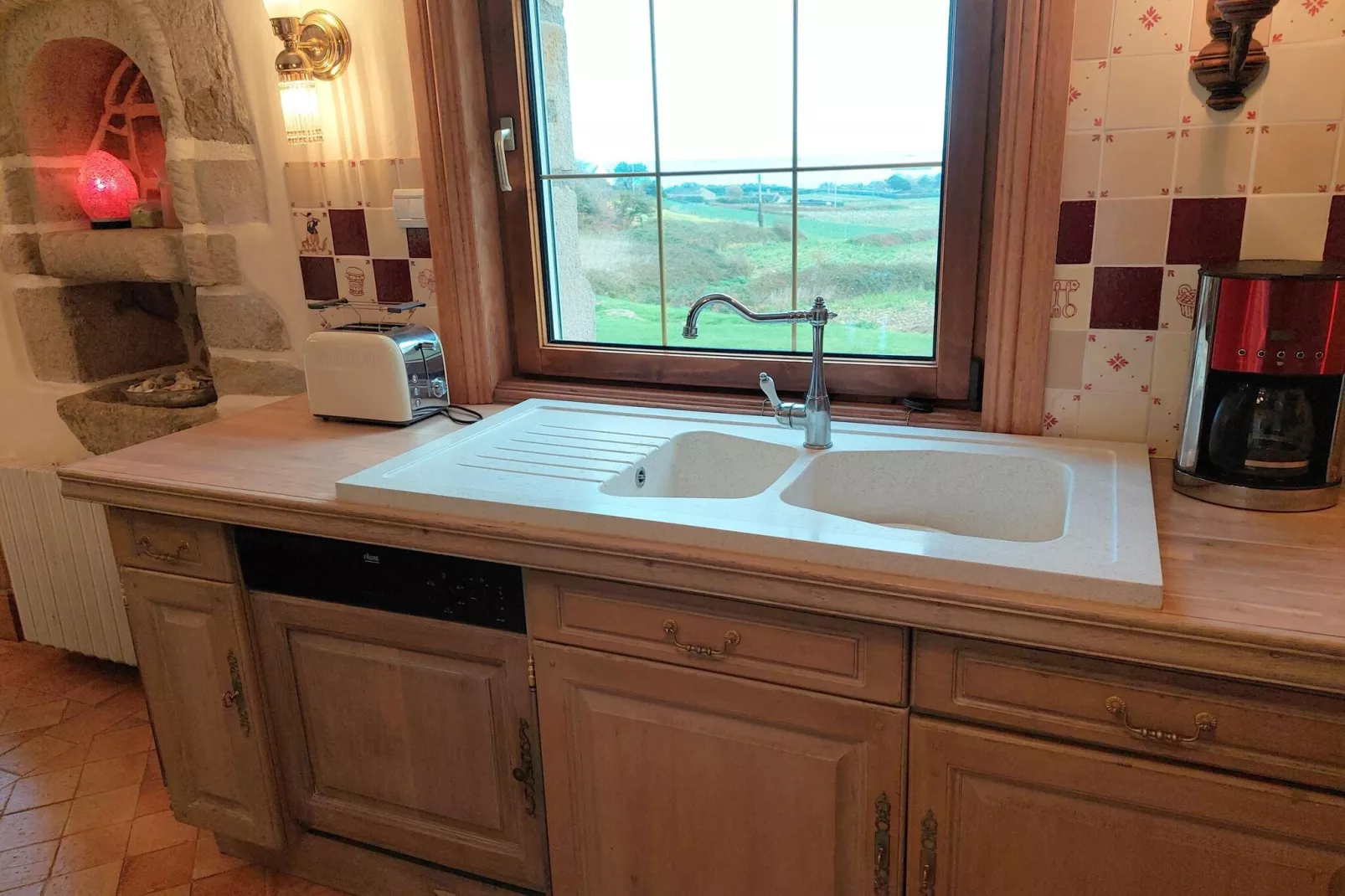 Granitsteinhaus in St Pol-de-Léon-Kitchen