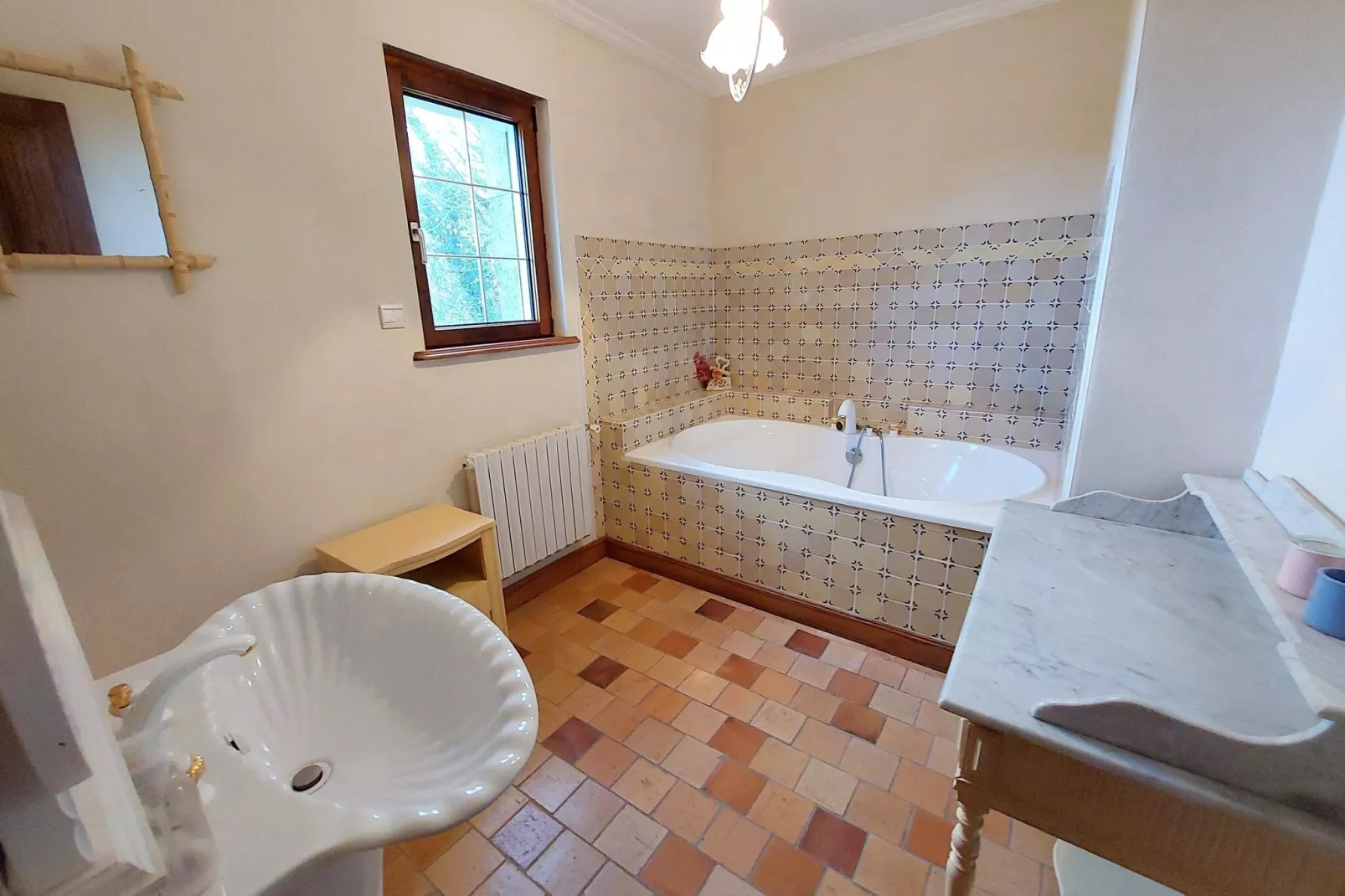 Granitsteinhaus in St Pol-de-Léon-Bathroom