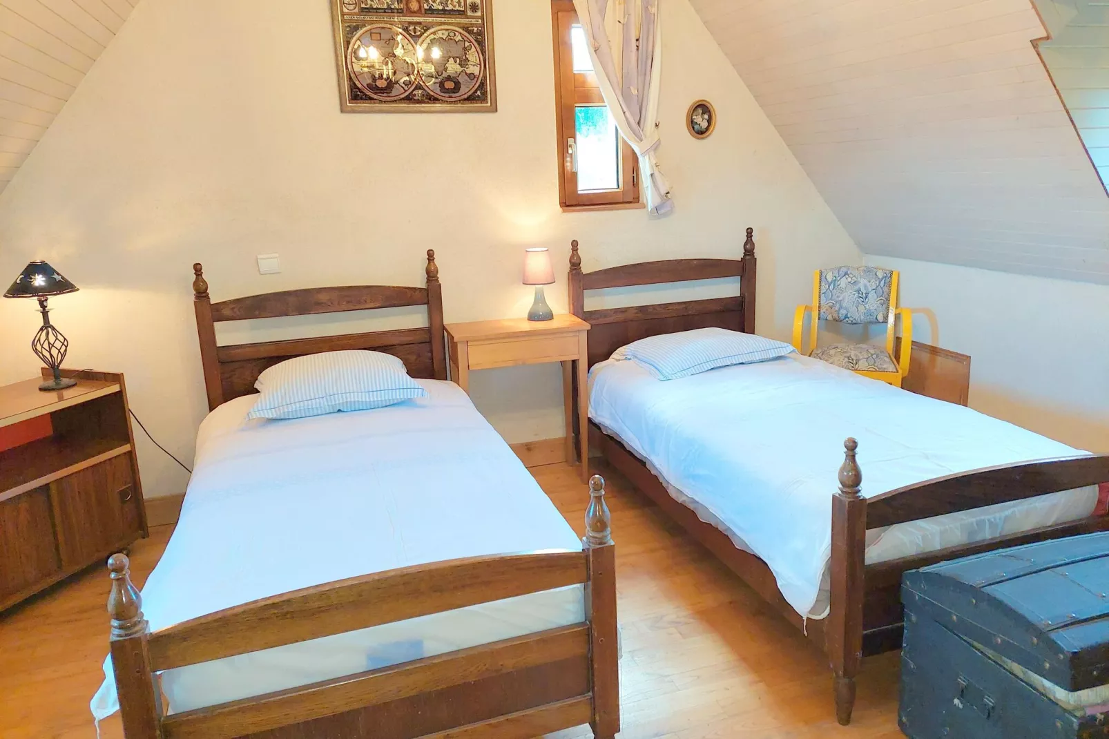 Granitsteinhaus in St Pol-de-Léon-Bedroom