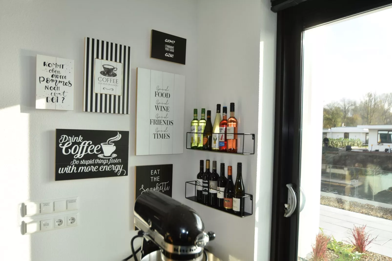 Sara's Boathouse 372-Kitchen
