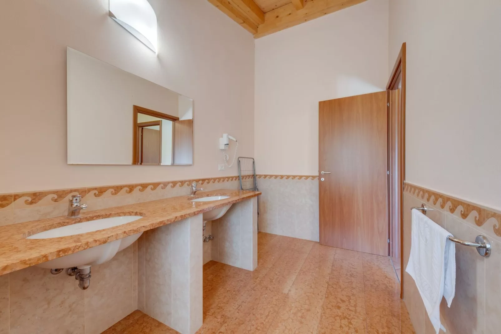 Vico Trilo Master-Bathroom